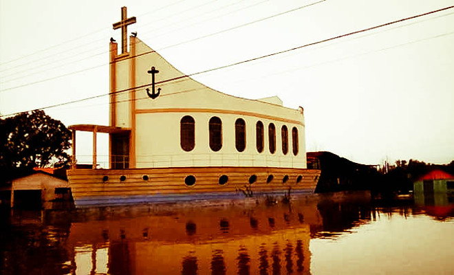 N. Sra. Dos Navegantes: a capela em forma de barco, só faltou sair navegando...