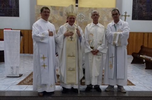 Da esquerda para a direita: Pe. Evaldo Karpinski; Dom Agenor Girardi; Pe. Mário Glaab; Pe. Marcelo S. de Lara.