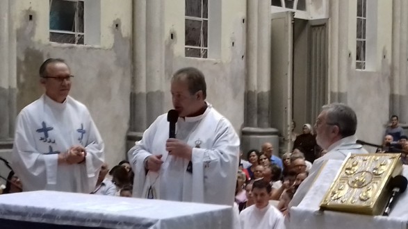 Padre Silvano Surmacz, novo pároco, dirigindo suas palavra ao leigos e colegas padres.