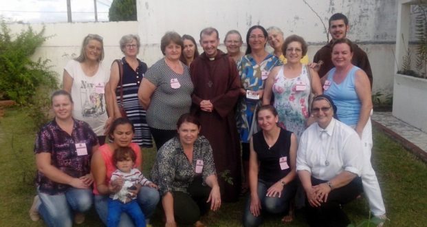 Mulheres participantes do Retiro na Casa da Irmãs Mensageiras do Amor Divino.