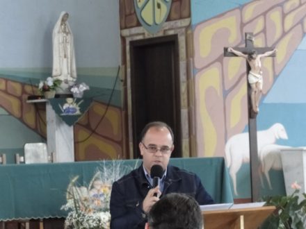 Padre Antônio Carlos falando sobre Maria.
