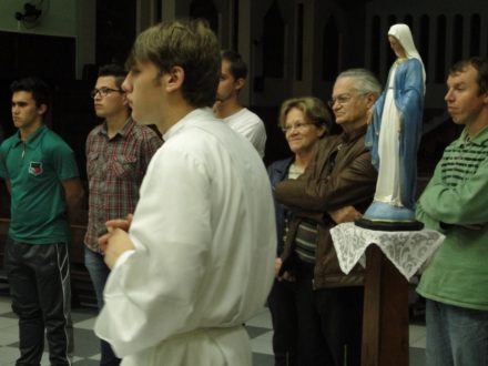 Casal do Serra, Raulino e Lair, na missa de Profissão de Fé.