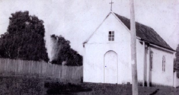 Primeira Igreja construída na então Colônia São Mateus, em 1891.