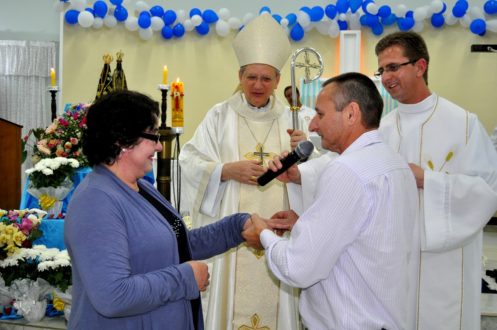 Casal Angela e Elineu, renovando os compromissos Matrimoniais.