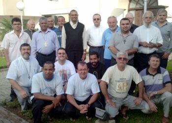 Dom João Bosco orienta o retiro do Clero de Paranaguá e conta como aconteceu.
