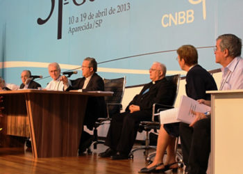 Bispos estudam texto do Diretório de Comunicação para a Igreja no Brasil