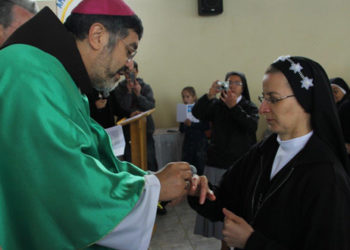 Irmãs Missionárias dos Sagrados Corações festejam 50 anos no Brasil e recebem os votos perpétuos de Irmã Maria Adriana, em São Mateus do Sul