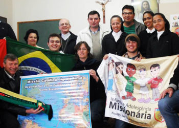 Missionários jovens e adultos encontram-se em União da Vitória par formação e planejamento