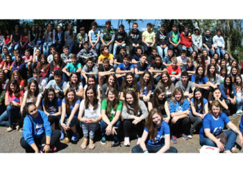 Jovens se reúnem e participam do Encontro do Mini T.LC, na Casa de Formação Cristã