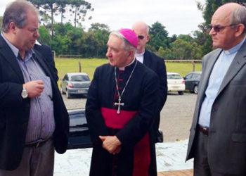 Arcebispo Primaz da Polônia fica admirado com o cultivo das tradições polonesas no Paraná