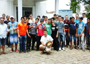 Num clima de familiaridade, serenidade e alegria, acontece o Retiro Vocacional para jovens