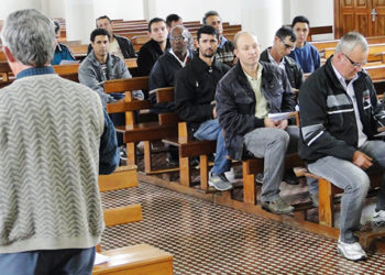 Paróquia São João Batista reúne Ministros para formação