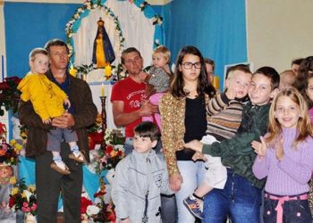 Paróquia Sant’Ana celebra Nossa Senhora Aparecida com gesto concreto