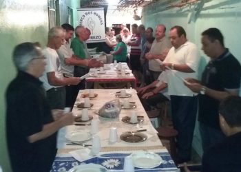 Terço dos Homens do Rocio celebra sua Páscoa