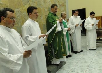 Seminaristas fazem ‘Profissão de Fé’ para o Diaconado