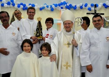 Imagem de Aparecida visita paróquia a ela dedicada e marca a história de fiéis