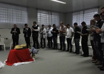 Participantes da Jornada Jovem de União da Vitória fazem jantar de Ação de Graças