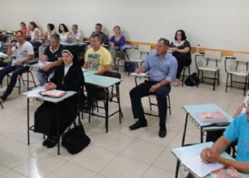 Teologia para leigos inicia 2017 como 32 alunos no Curso