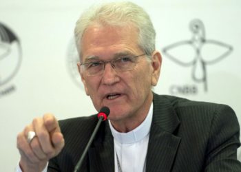 Em matéria sobre a relação da Igreja com a Ditadura Militar, secretário geral da CNBB defende a democracia