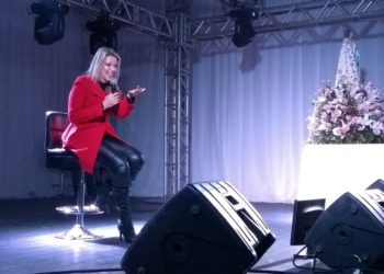 Evangelização e louvor marcou o show de Adriana Arydes, em São Mateus do Sul