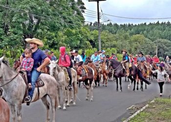 Tradição com cavaleiros embeleza a Festa da Paróquia São Sebastião