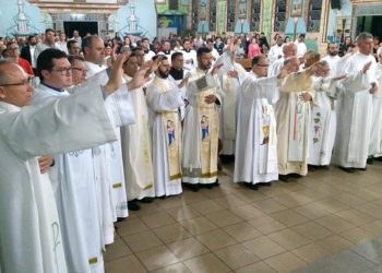 Padres da Diocese renovam seus votos em ‘Missa do Crisma’