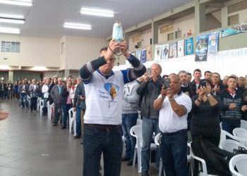 ‘Terço dos Homens’ lota o salão da Matriz São Mateus com mais de oitocentos membros