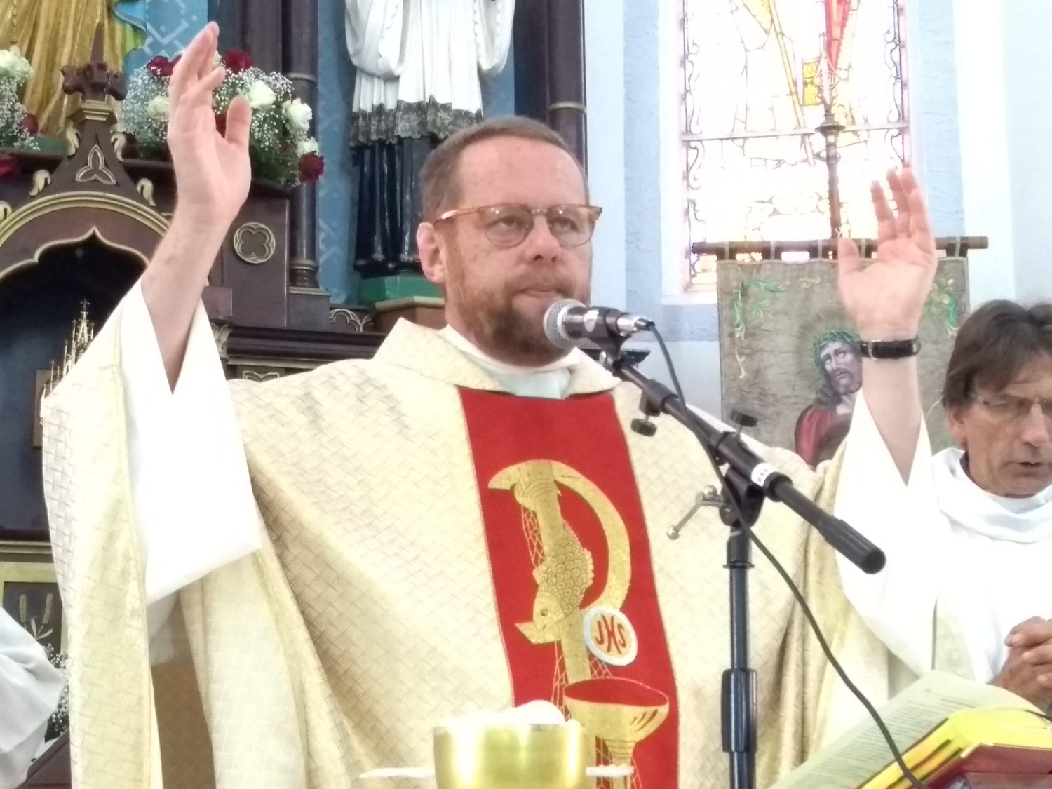 Padre Anderson comemora 25 anos de sacerdócio