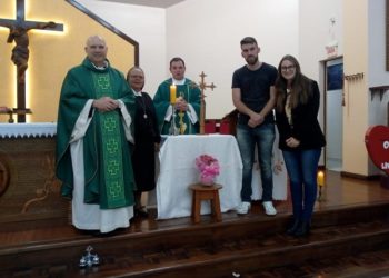 Cruz Missionária começa passar pelas paróquias