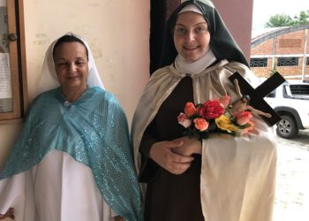 Com Vigília e Encenações Paróquia Santa Bárbara celebra o Mês Missionário