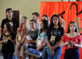 Jovens de Rio Azul celebram ‘Dia Nacional da Juventude’