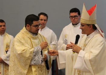 Padre Emerson toma posse na paróquia São José, em Antonio Olinto