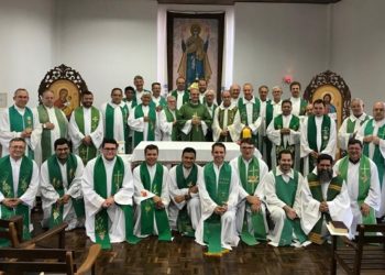 Clero da Diocese realiza retiro anual com monge beneditino