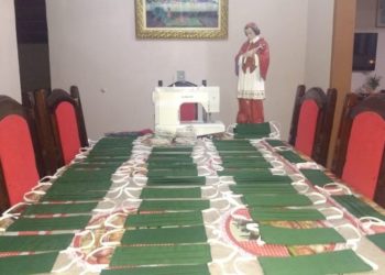 Paróquia de Paula Freitas produz máscaras para os fiéis