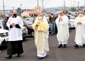 Celebrações presenciais, em Drive-in, e carreatas marcaram Corpus Christi na Pandemia