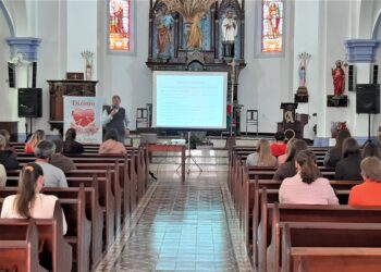 Catequistas da Paróquia Nossa Senhora do Rosário recebem formação