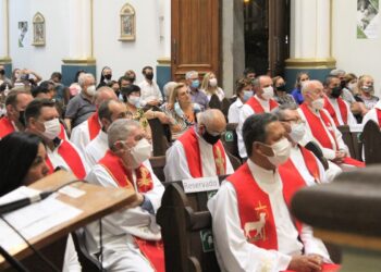 Fiéis diocesanos dão abertura ao Sínodo, em missa solene na Catedral da Diocese