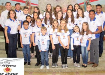 Paróquia de Rio Azul monta coral infantil regido pelo padre Wilibrodus