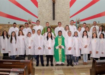 Paróquia de Rio Azul dá Investidura a novos MECEs para a Matriz e Comunidades