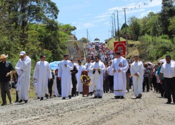 Retorno da Romaria Diocesana acolhe mais de 2 mil romeiros, em Rio Claro do Sul