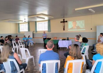 Comissão Diocesana da Pastoral Familiar promove formação com casais