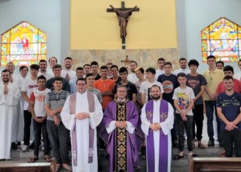 Mais de vinte jovens fizeram o Retiro Vocacional no Seminário, neste fim de semana