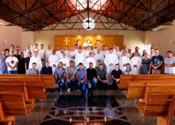 Padres do Seminário e seminaristas participam da OSIB