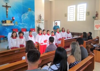 Comunidade do Mallon, forma dez novos coroinhas