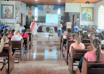 Coroinhas da Paróquia de Rio Azul recebem formação Litúrgica