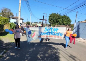 Mais de 200 jovens fazem Romaria ao Morro do Cristo