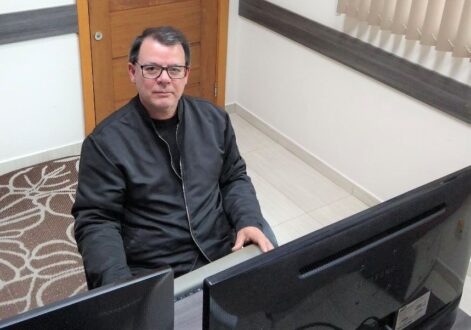 Maurício Tabatchuk, responsável pelo suporte do Site da Diocese, faz o trabalho de hospedagem dos Jornais no Site, proporcionando também o acesso no online.