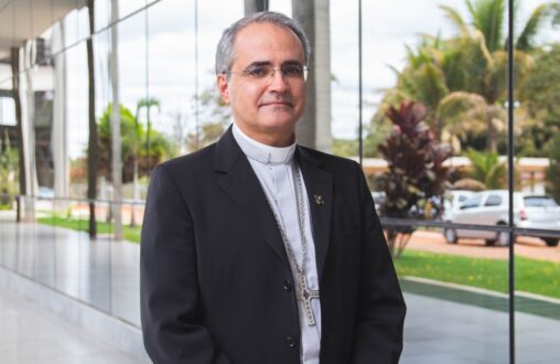Dom Walter Jorge Pinto, 4º bispo da Diocese, tomou posse em abril de 2019, assumindo então como Diretor do Jornal, apoiando-o como instrumento valioso de formação para os leigos.