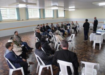 Membros do CDAE realizam reunião na Casa de Formação