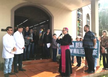Paróquias acolhem Dom Walter Jorge em Visita Pastoral